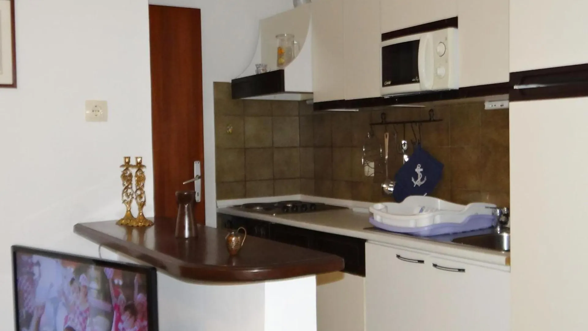 Scenic And Refined Krk Apartment With Terrace - One Bedroom Apartment With Terrace Krk Town 0*,